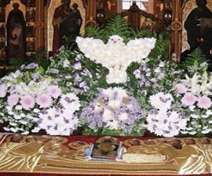 ukrashenie_pravoslavnogo_xrama_cvetami